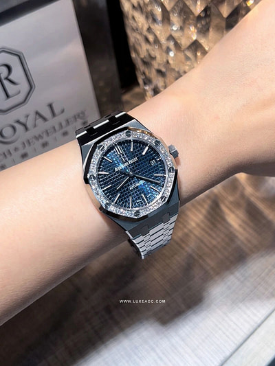AUDEMARS PIGUET ROYAL OAK COLLECTION 15451ST.ZZ.1256ST.03 WATCH 32 AUDEMARS PIGUET ROYAL OAK COLLECTION 15451ST.ZZ .1256ST.03 WATCH 41