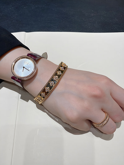 💫✨梵克雅宝PERLEE系列VCARPBMN00腕表,这复刻版手表真的是美到爆炸💥! 1 VAN CLEEF ARPELS PERLEE COLLECTION VCARPBMN00 WATCH. 1