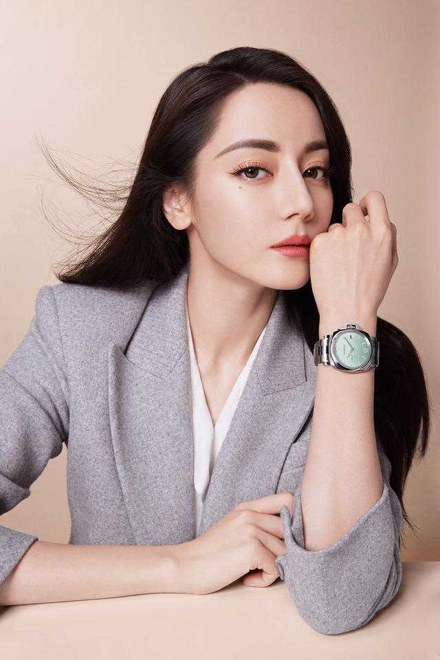 Panerai collaborates with Dilraba to present the Luminor Due Pastello series of pastel-colored wristwatches. 2 c8aff6b76c6b42531eba415507c40b44