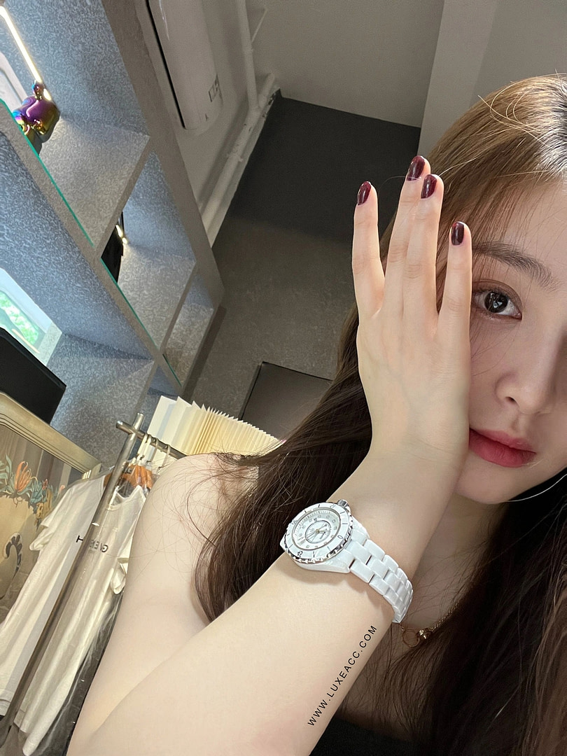 CHANEL J12 COLLECTION H5705 WATCH 1 CHANEL J12 COLLECTION H5705 WATCH 1